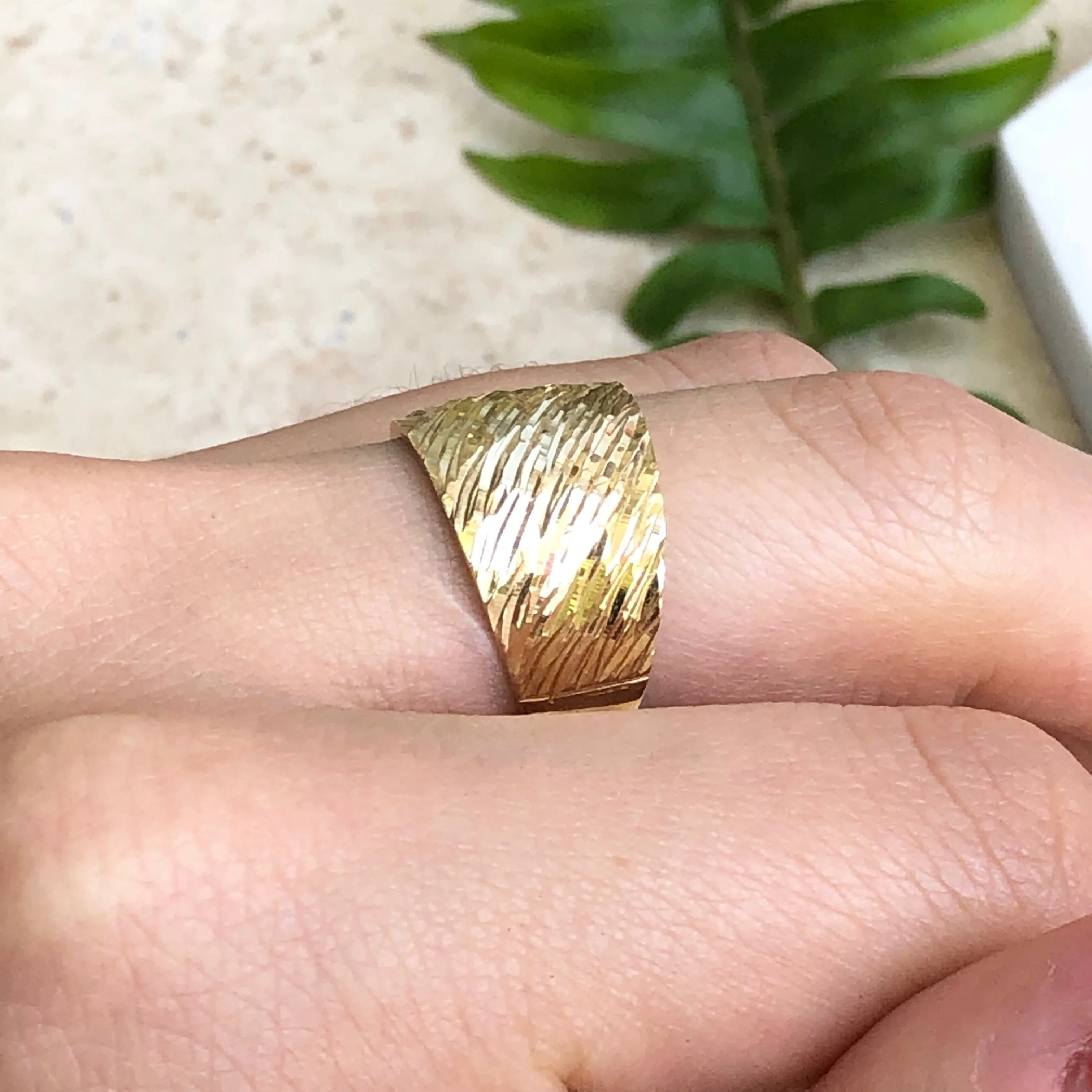 14KT Yellow Gold Wide Artistic Design Cigar Diamond-Cut Band Ring
