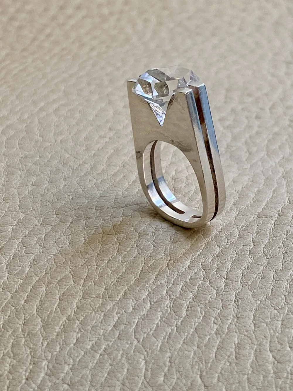 1971 Rey Urban Modernist Sterling Silver and Quartz Cocktail Ring - Size 5