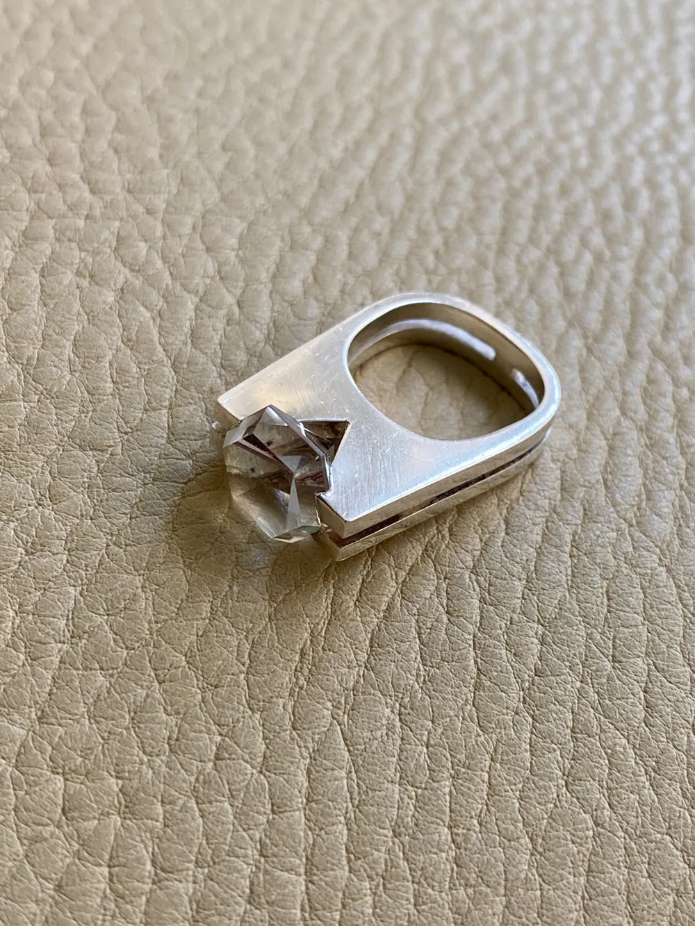 1971 Rey Urban Modernist Sterling Silver and Quartz Cocktail Ring - Size 5