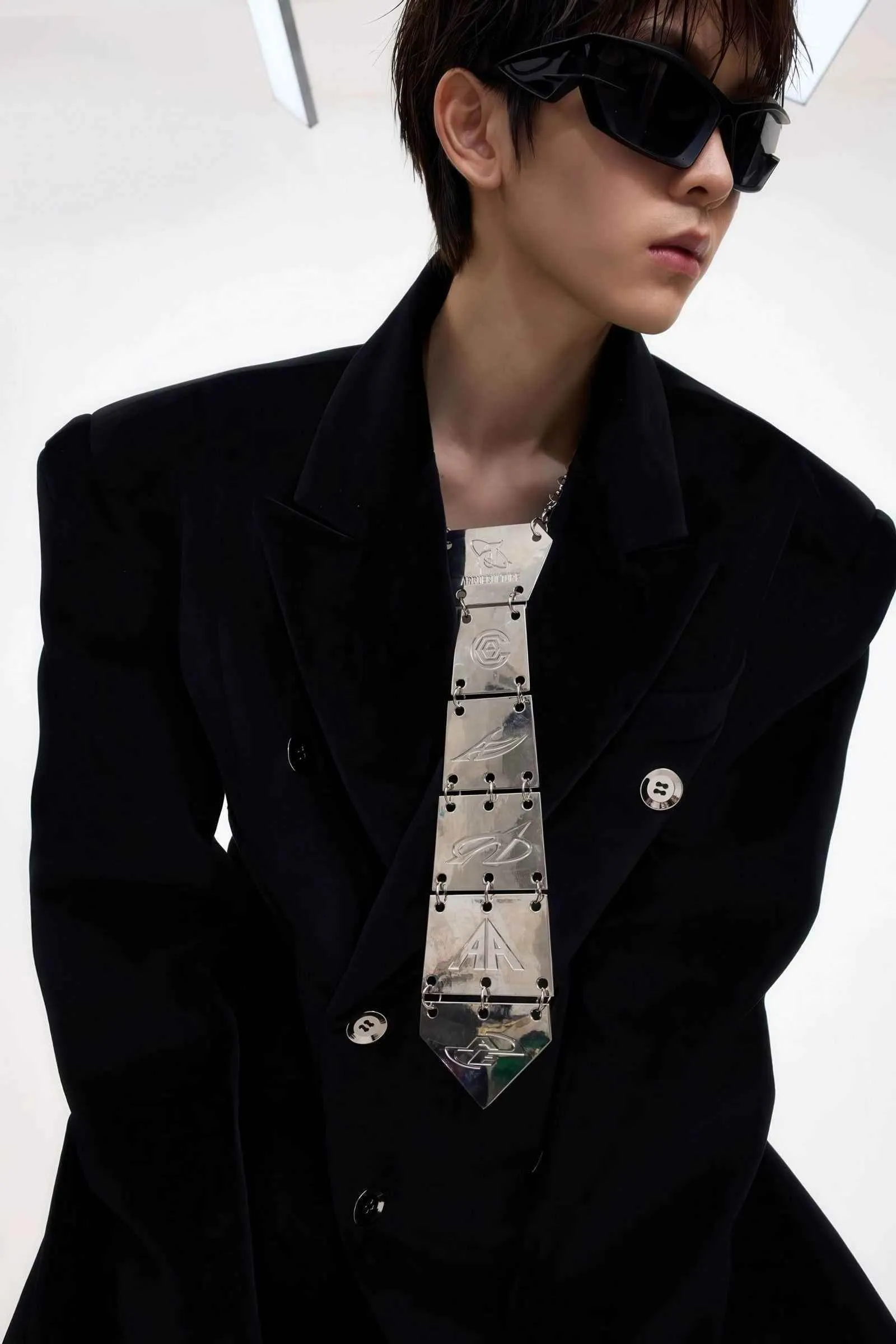 3D Spine-Inspired Metal Tie Necklace for a Bold, Modern Look