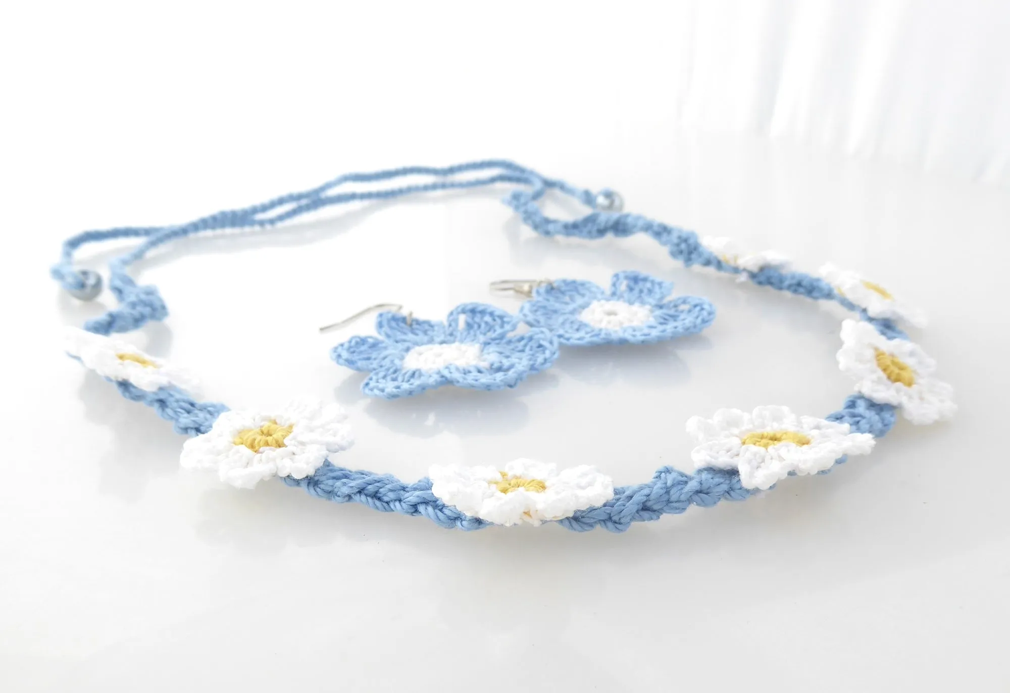 Blue and white daisy crochet set