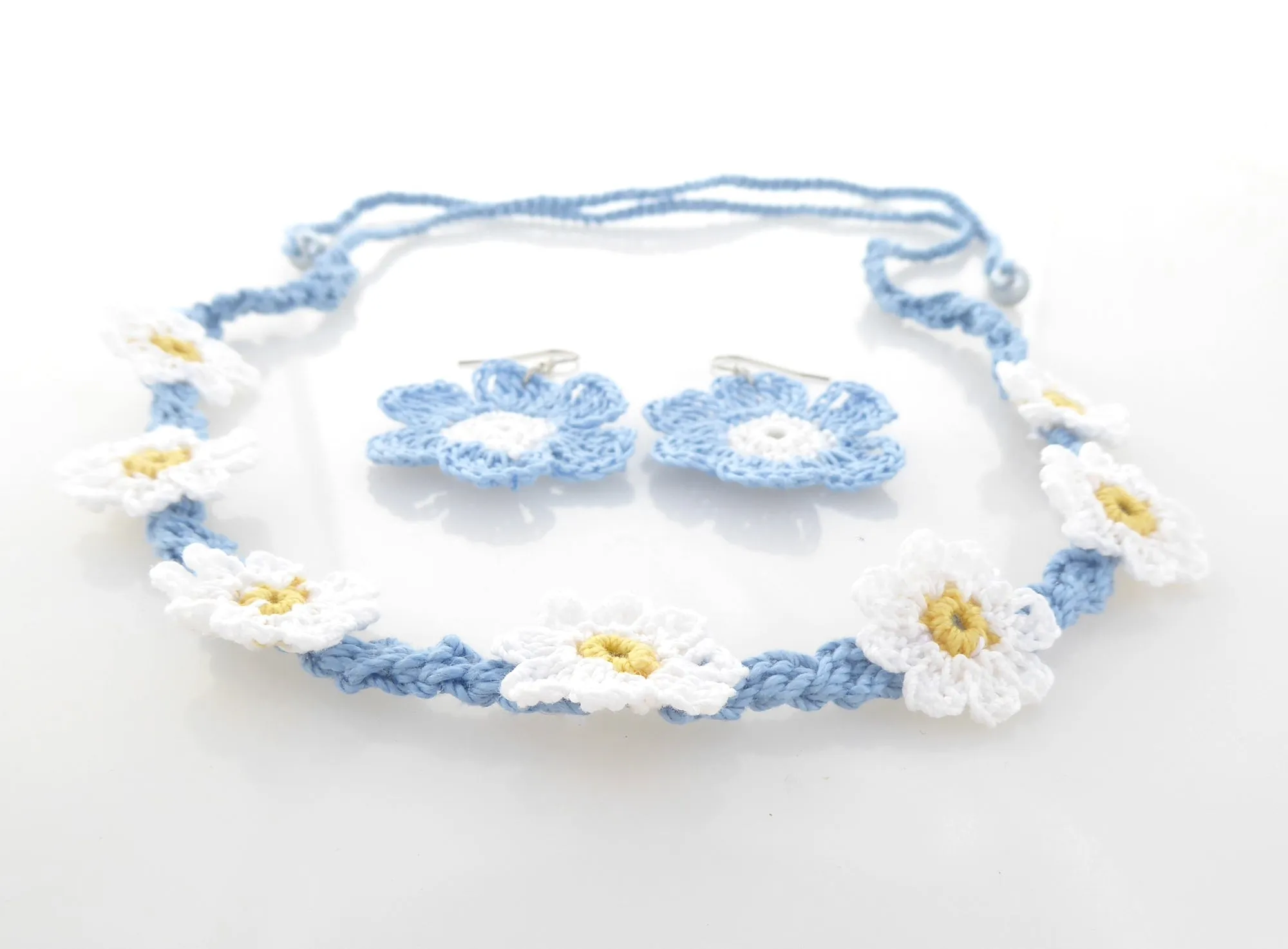 Blue and white daisy crochet set