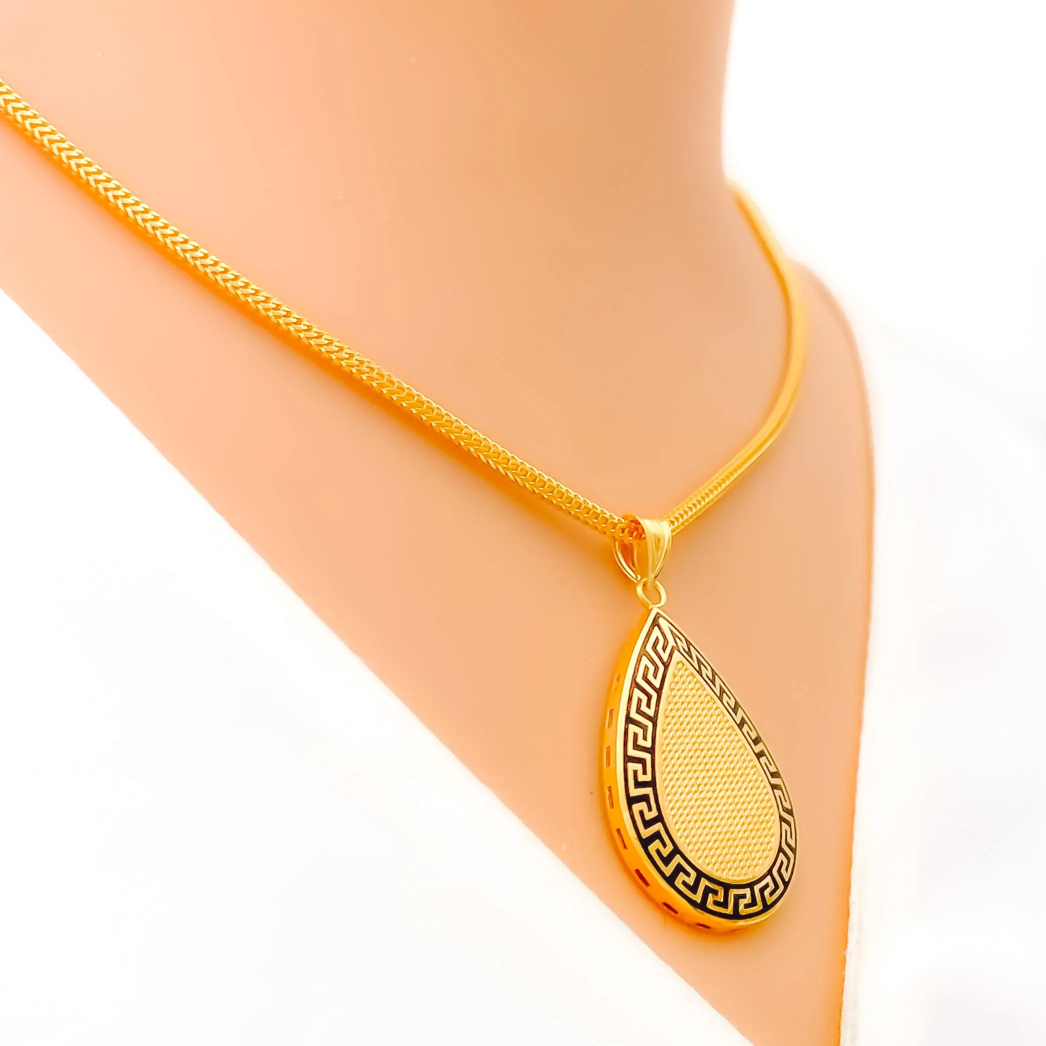 Charming Artistic 22k Gold Pendant