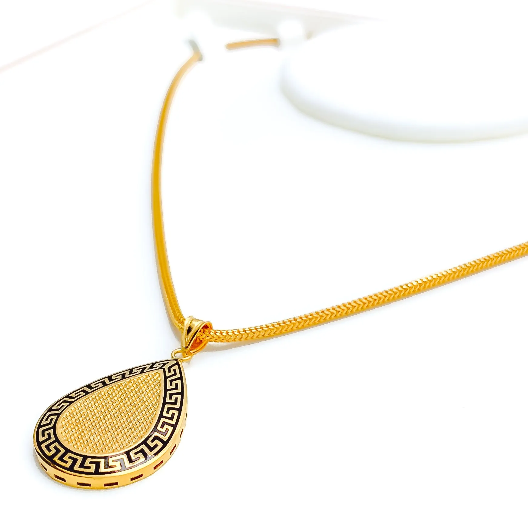 Charming Artistic 22k Gold Pendant