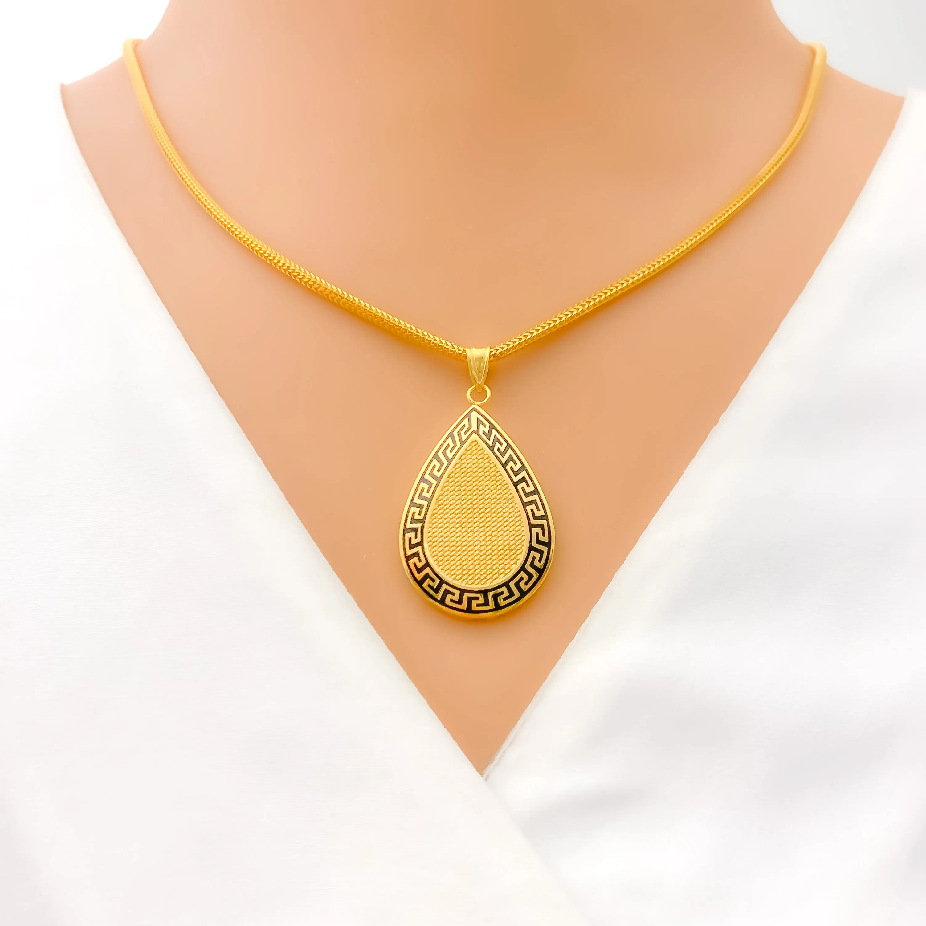 Charming Artistic 22k Gold Pendant