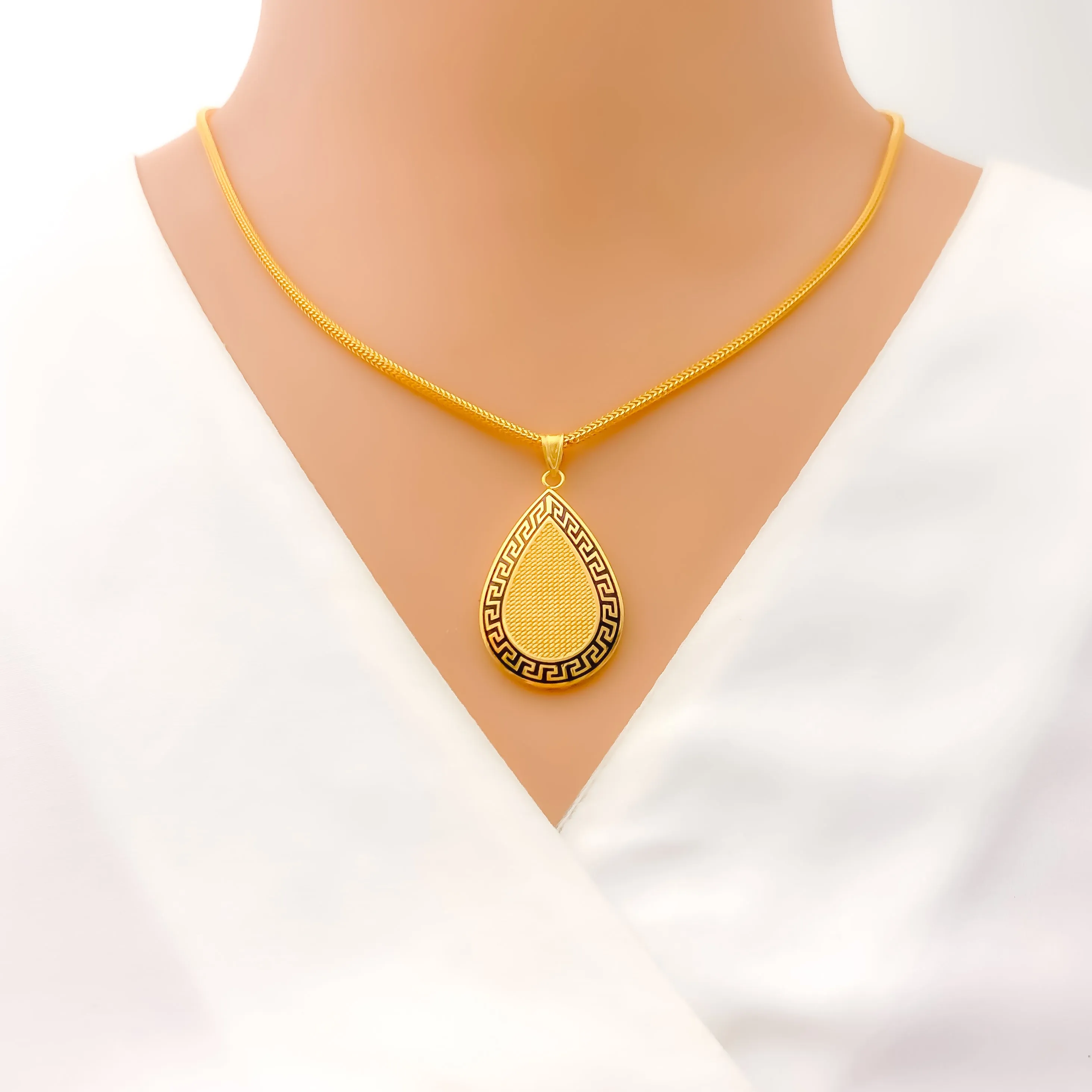 Charming Artistic 22k Gold Pendant