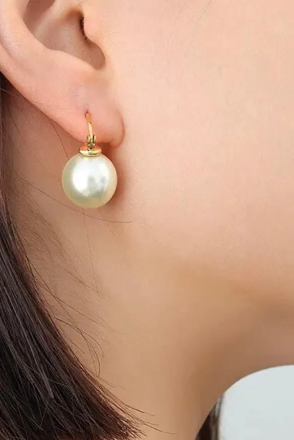 Classic White Pearl Shell 18k Gold Earrings