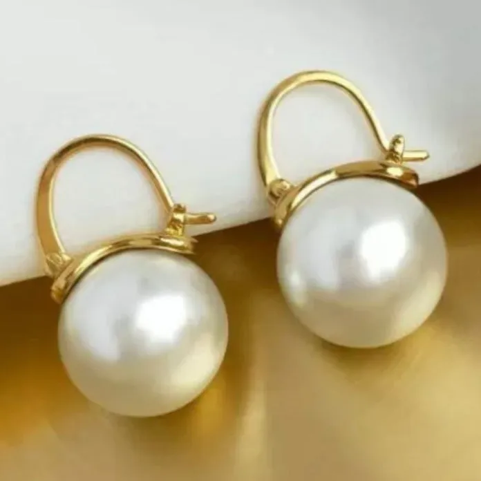 Classic White Pearl Shell 18k Gold Earrings