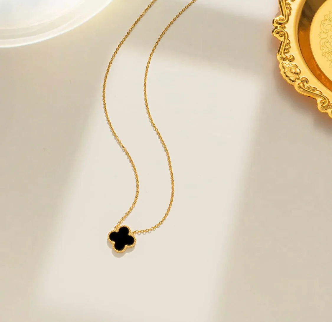 Clover necklace