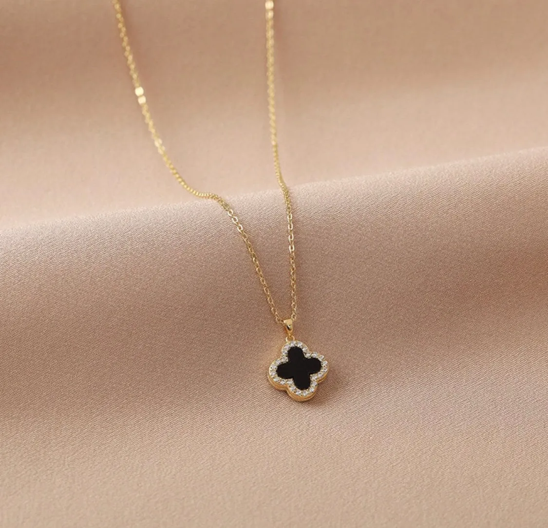 Clover necklace