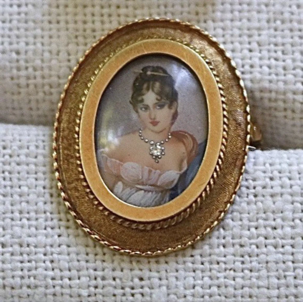 Corletto Brooch - 18kt Gold Handpainted Portrait of a Woman with Genuine Diamond