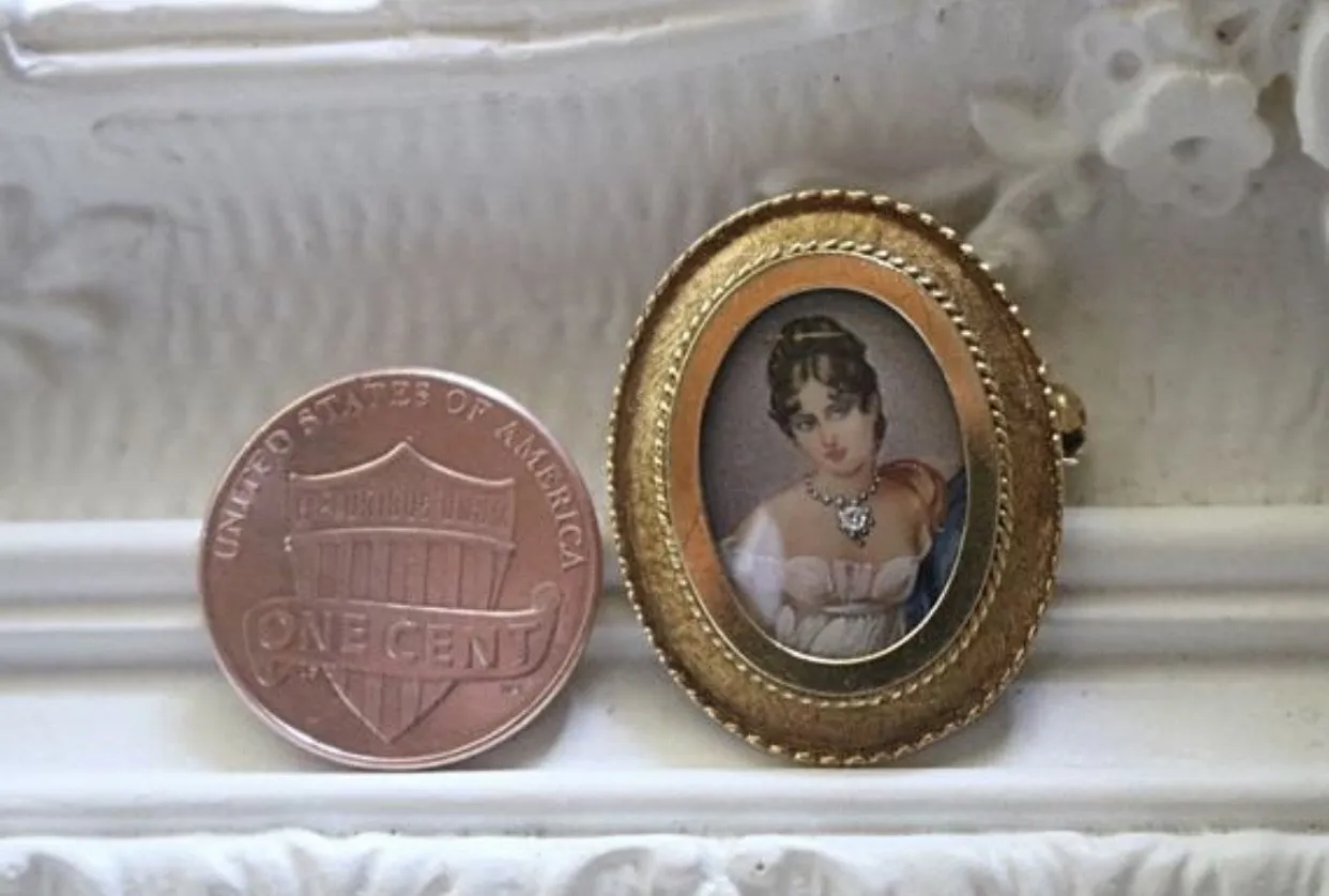 Corletto Brooch - 18kt Gold Handpainted Portrait of a Woman with Genuine Diamond