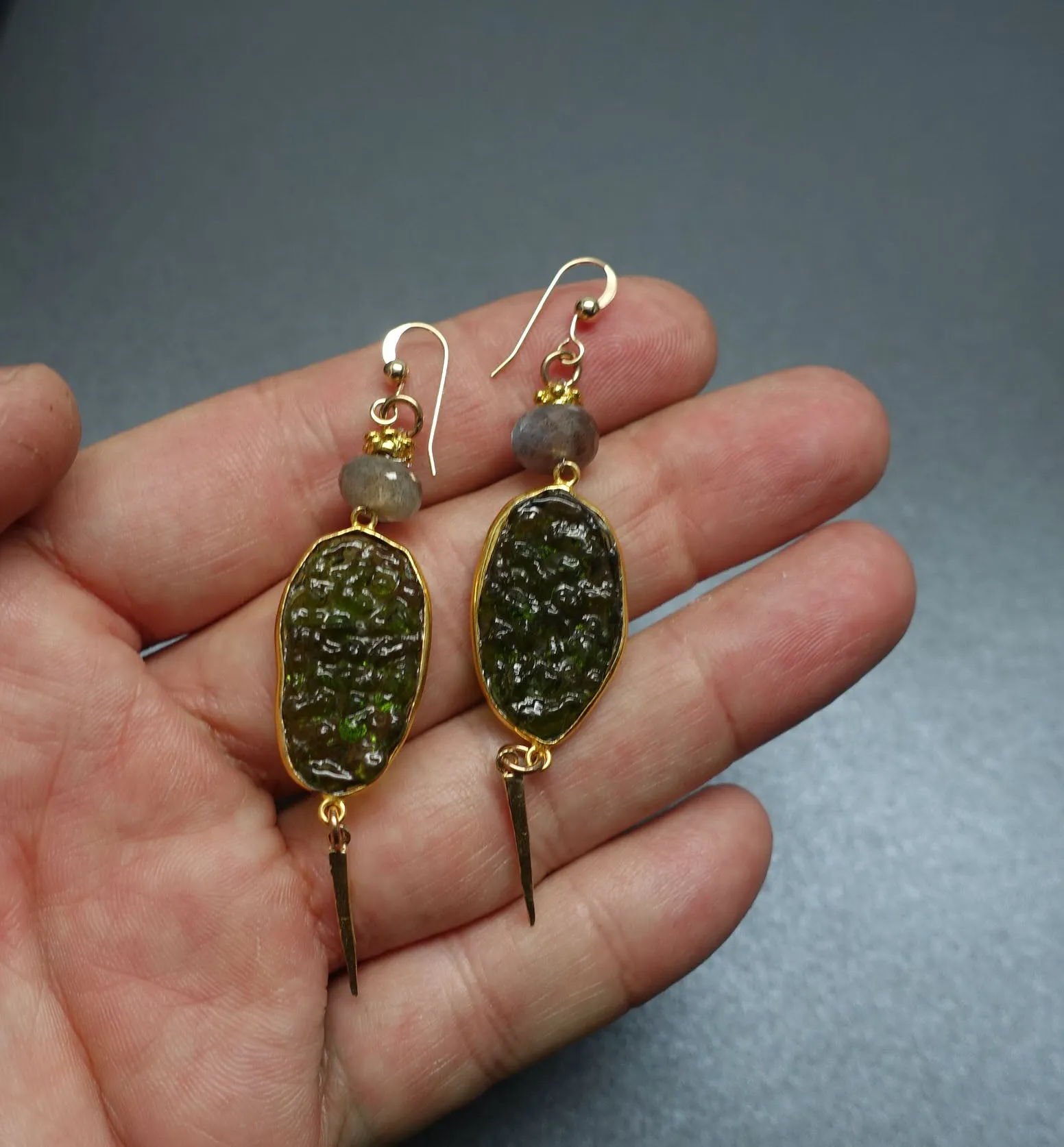 EARRINGS GREEN ONYX SPIKES