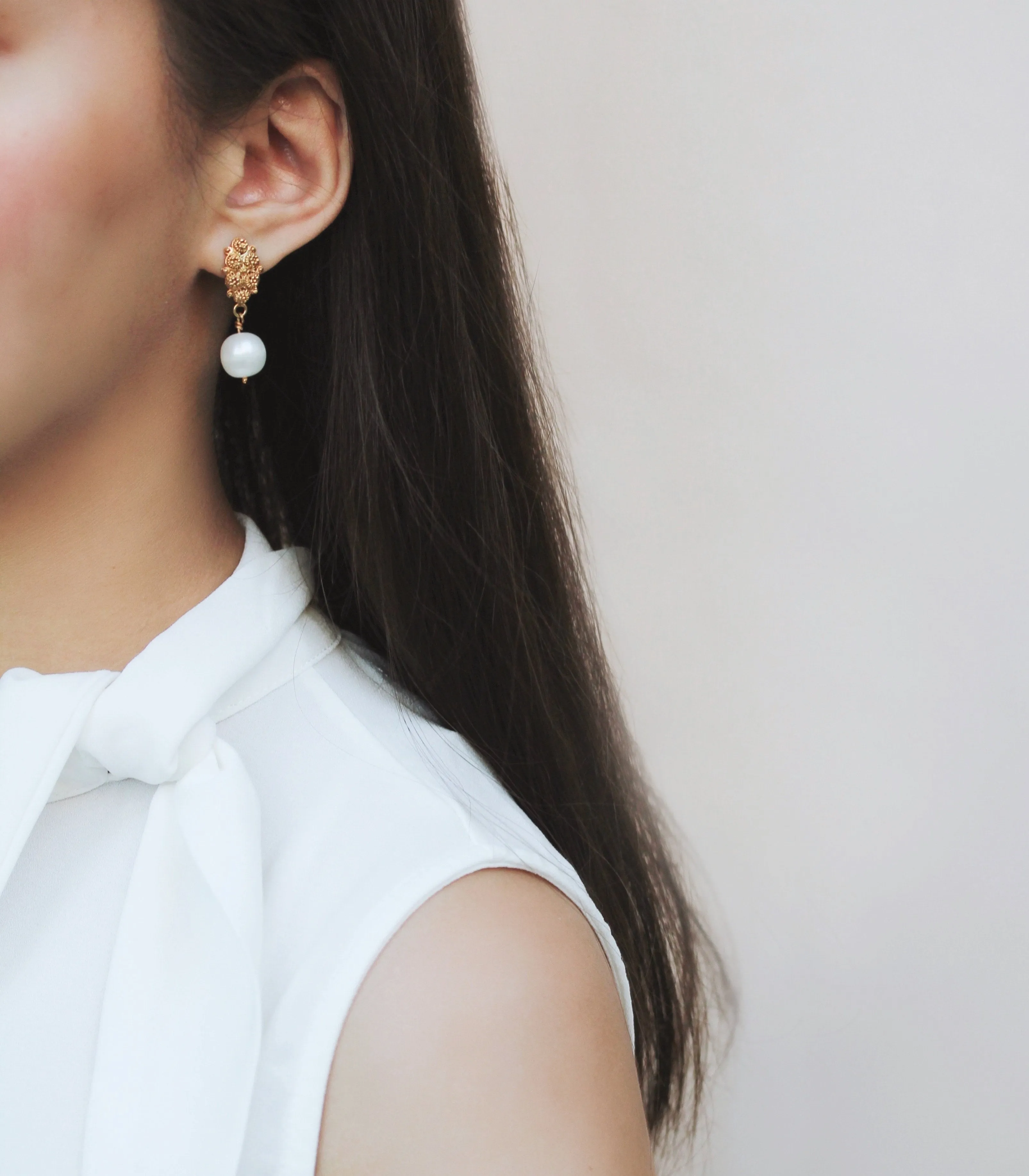 Estela Pearl Drop Earrings with 6 Rositas