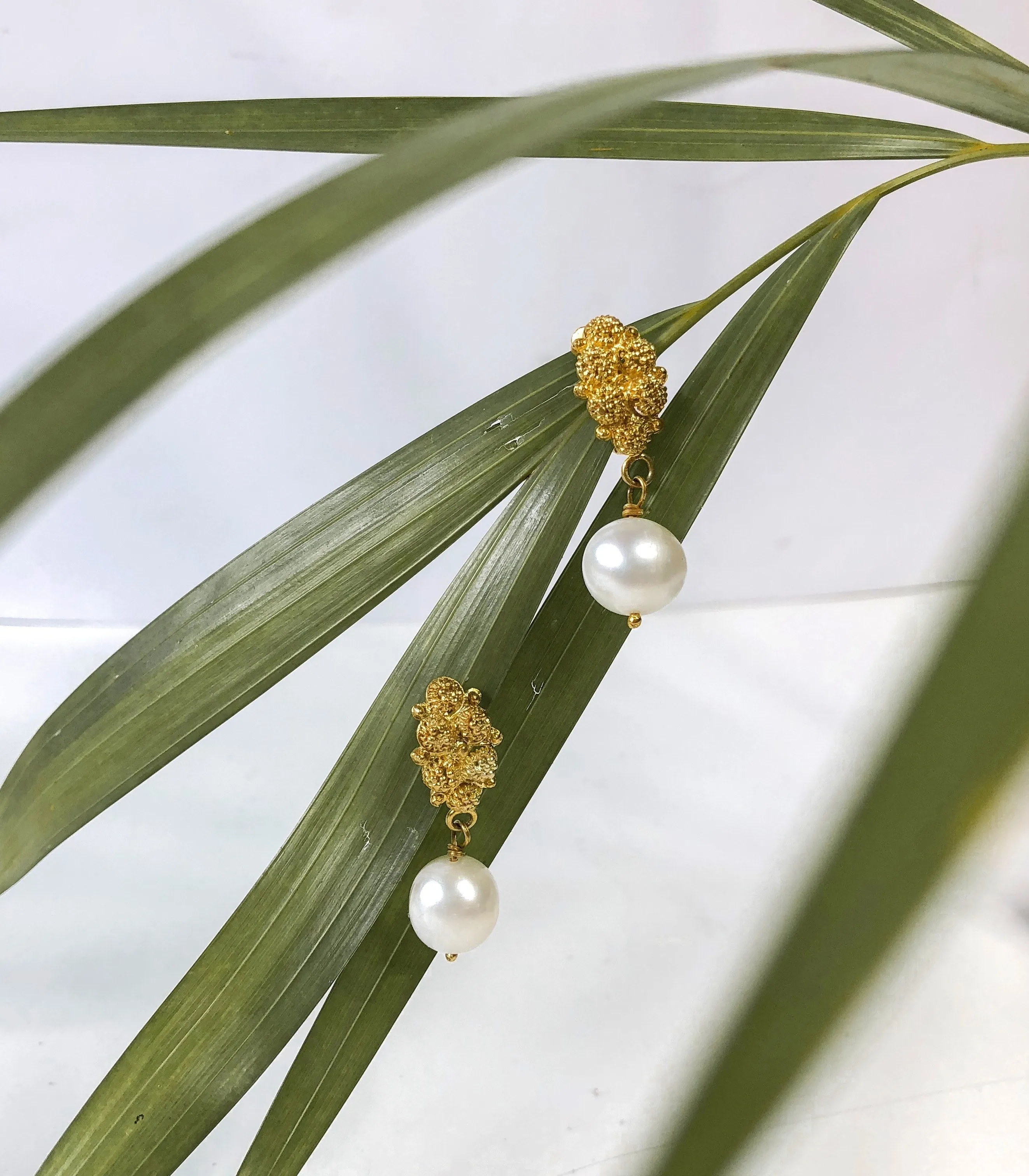 Estela Pearl Drop Earrings with 6 Rositas