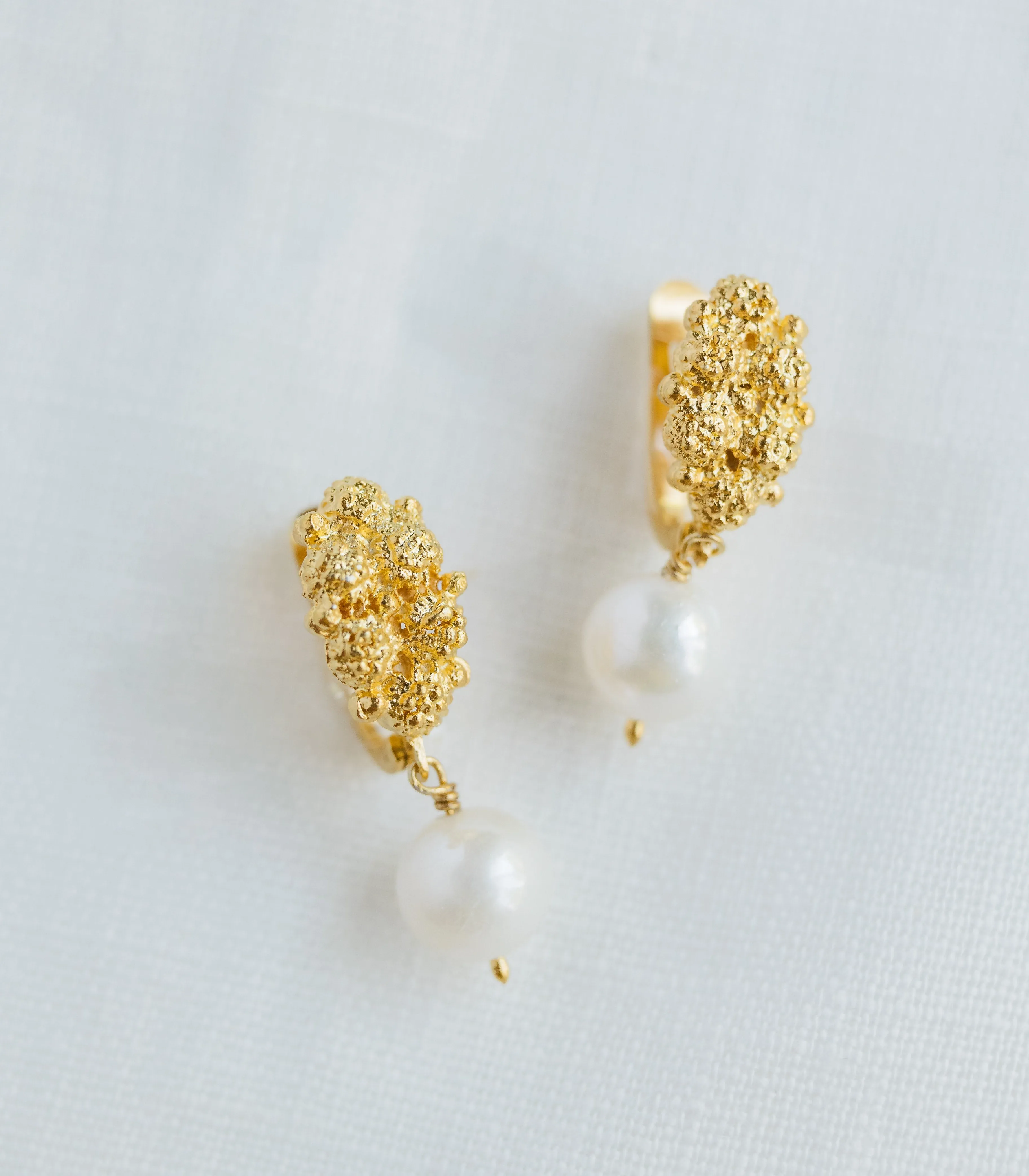 Estela Pearl Drop Earrings with 6 Rositas