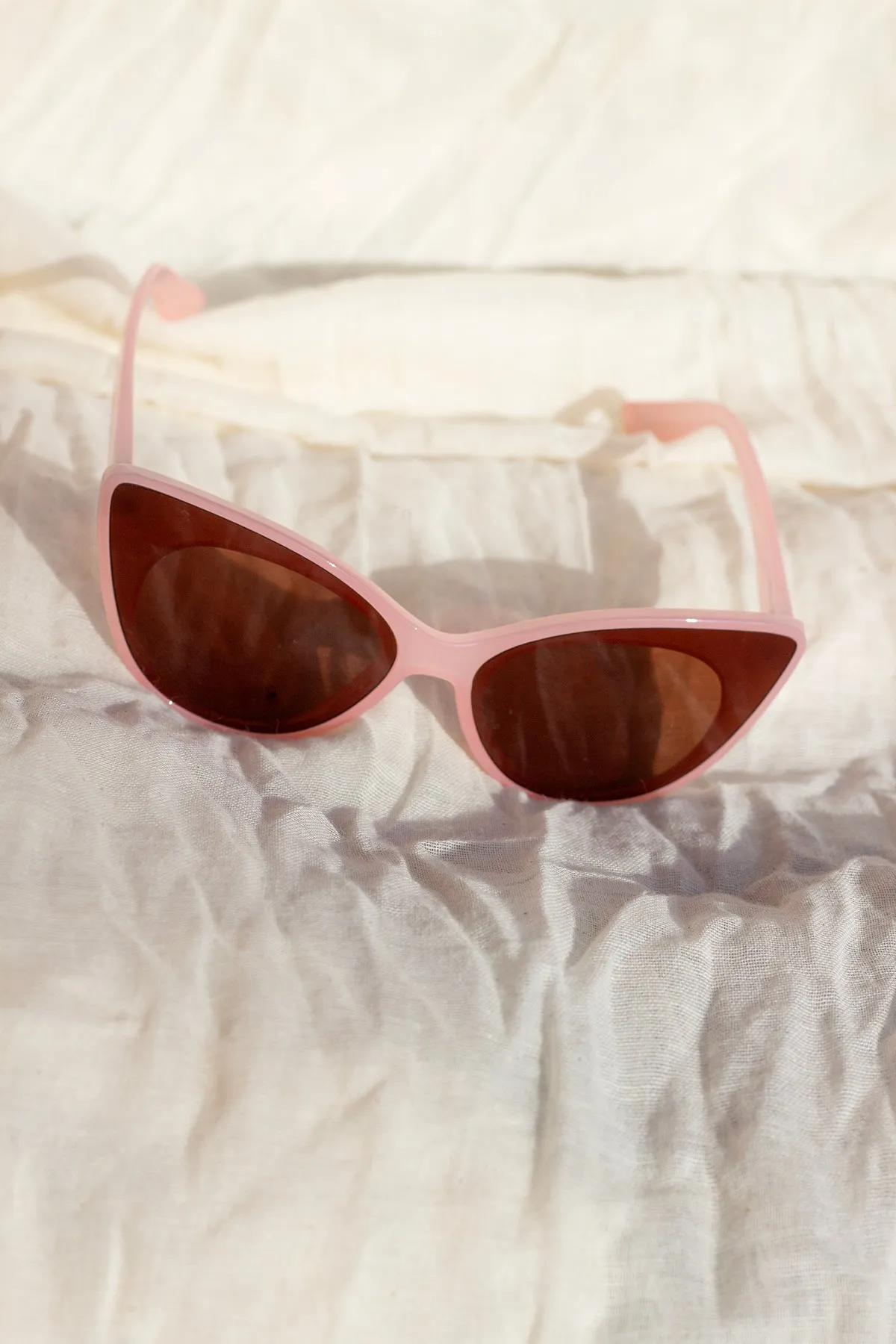 Exaggerated Front Lens Cat Eye Sunglasses