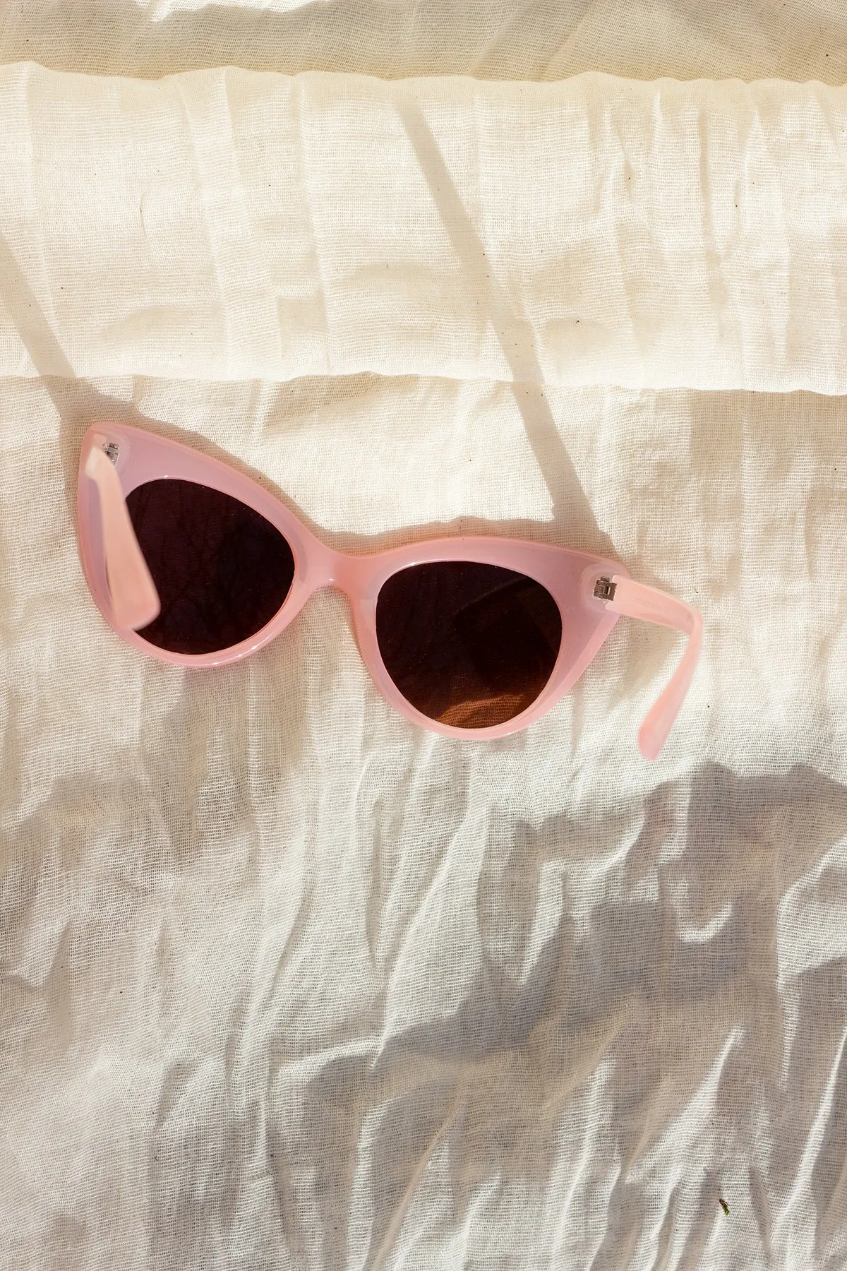 Exaggerated Front Lens Cat Eye Sunglasses