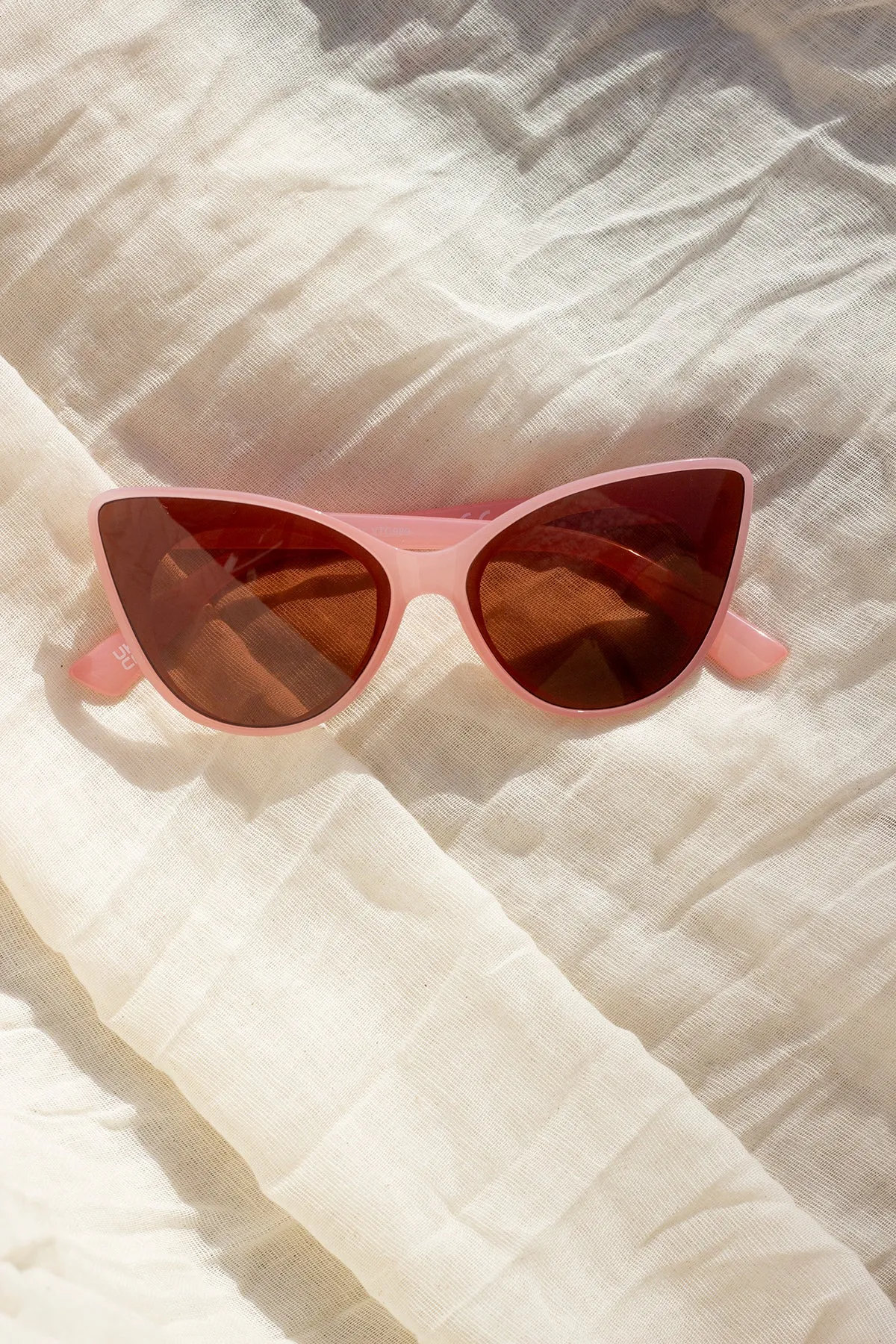 Exaggerated Front Lens Cat Eye Sunglasses