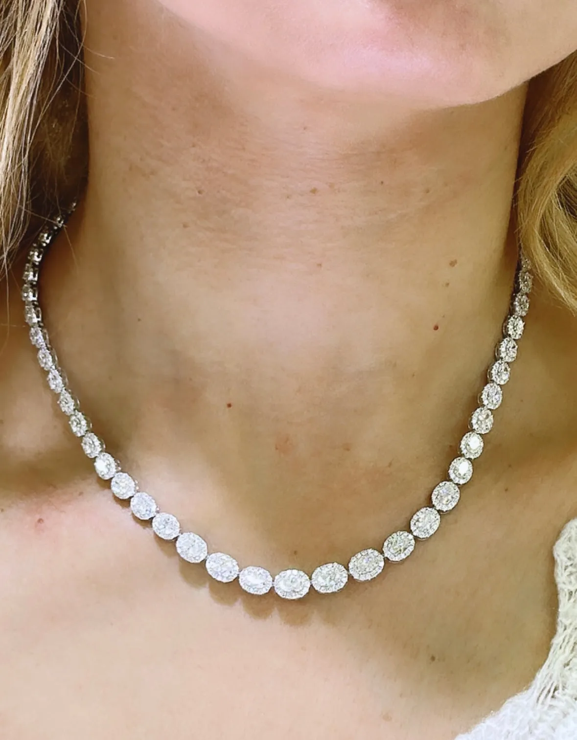Exquisite 13.56CT T.W. Oval-Cut Statement Diamond Necklace