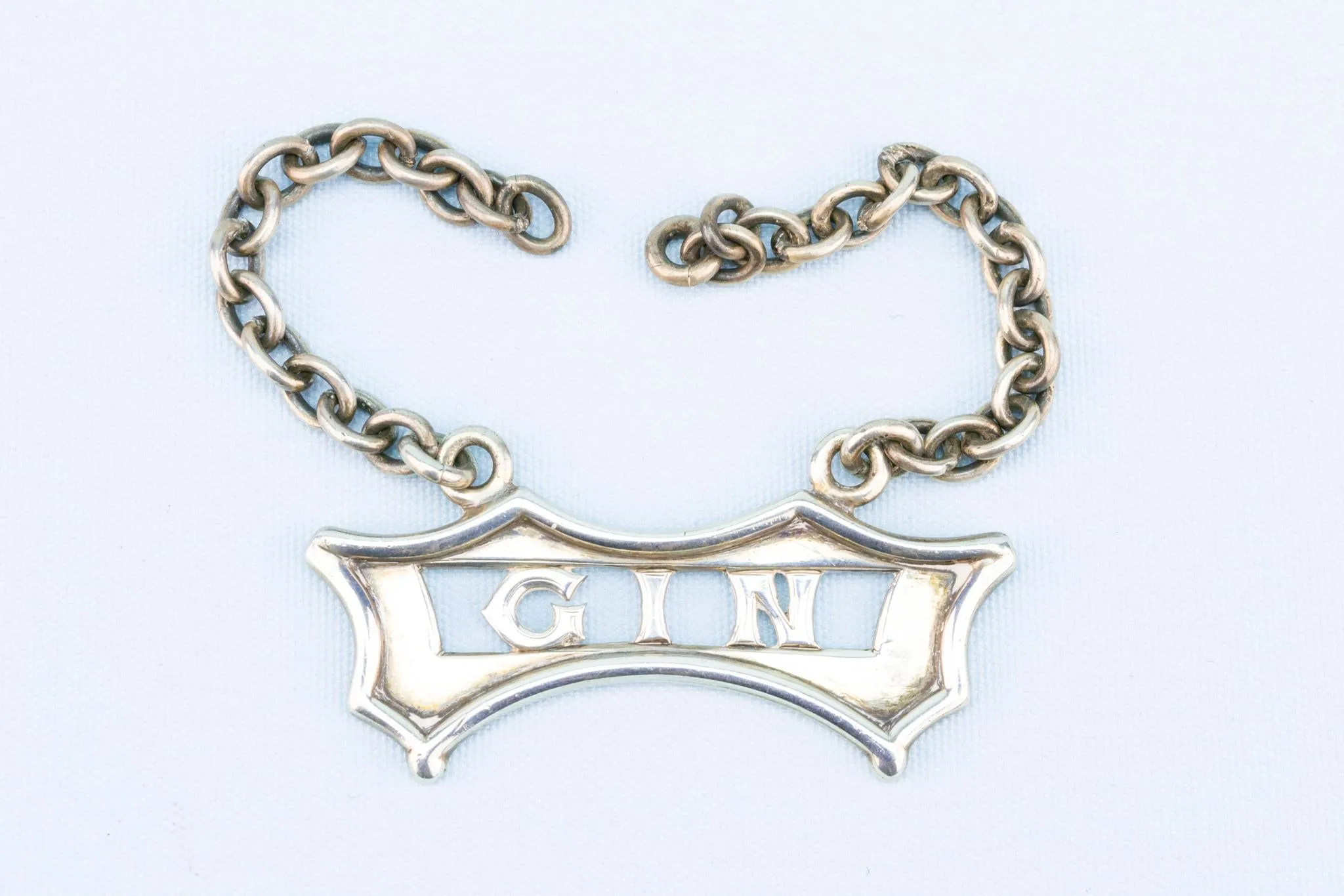 Gin Decanter Label in Silver, English 1903