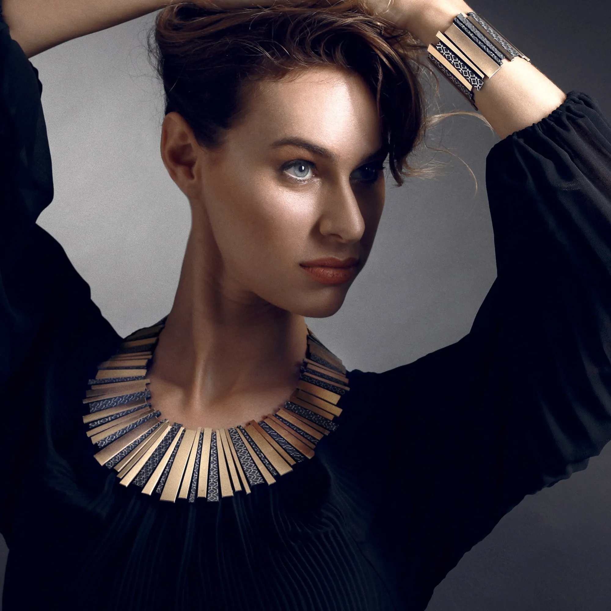 Hellena gold leather necklace and bracelet set