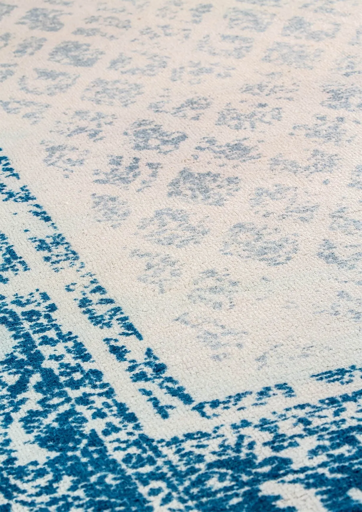 Mariam Corona Blue