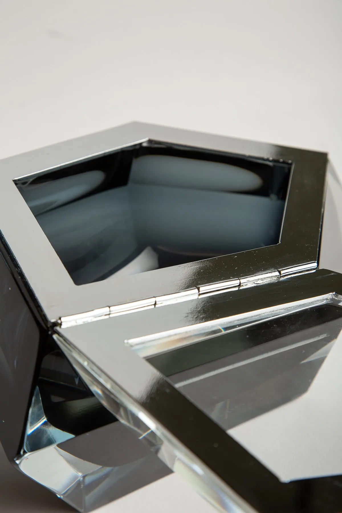 MAXFIELD PRIVATE COLLECTION | PURHO MURANO BLACK GLASS BOX