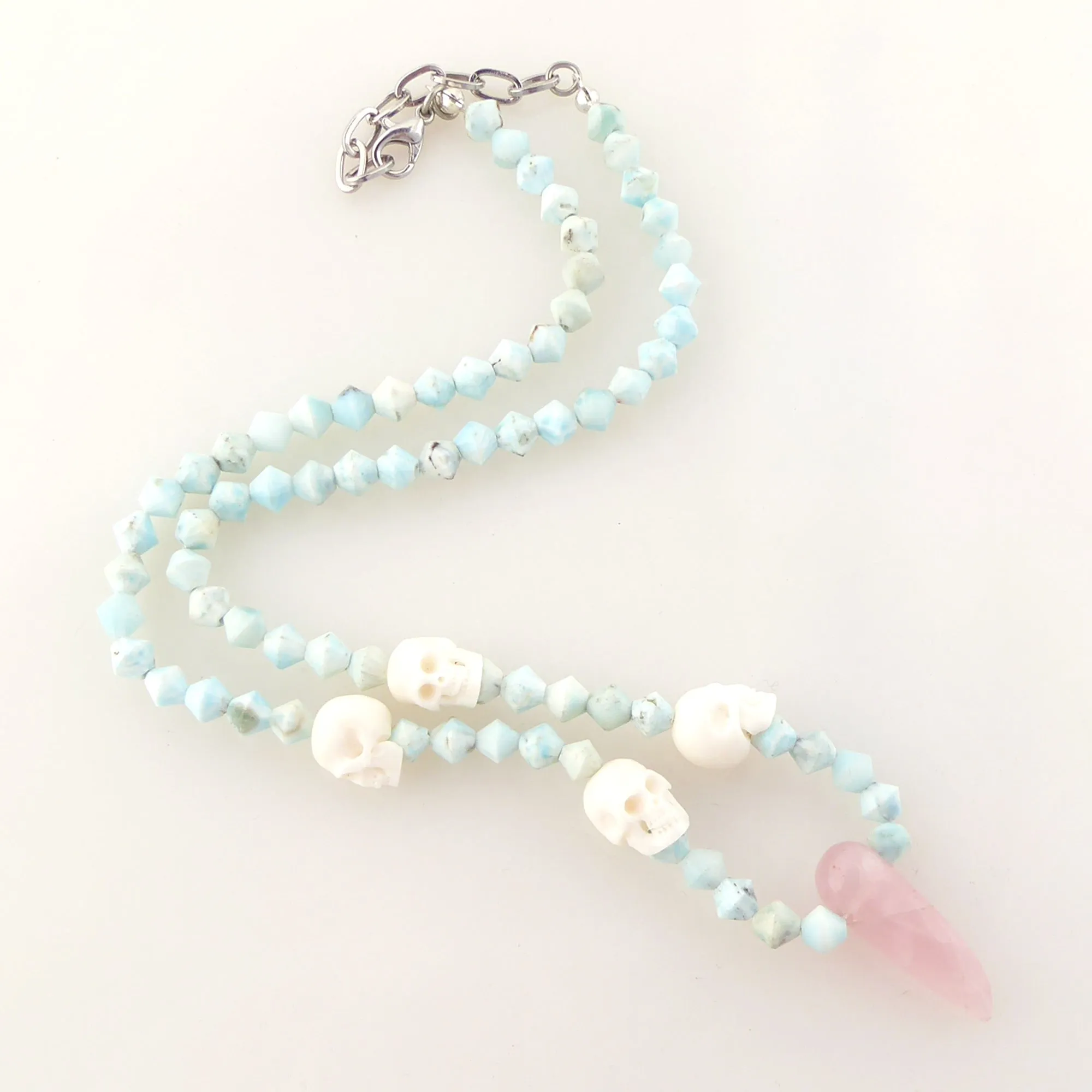 Rose quartz and carved skull necklace