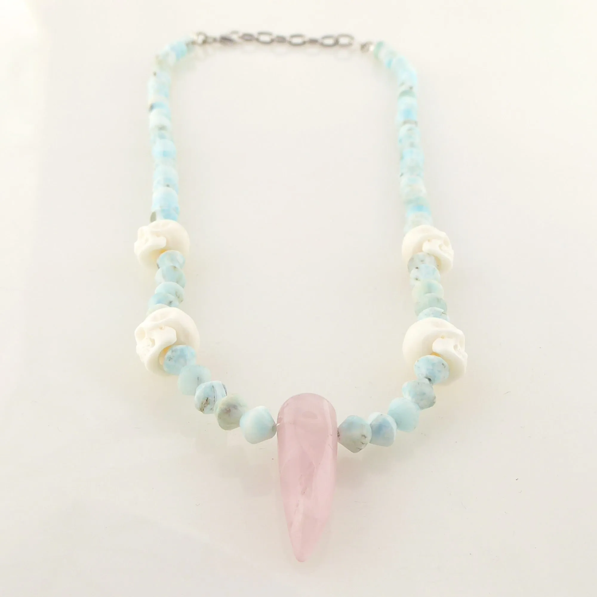 Rose quartz and carved skull necklace