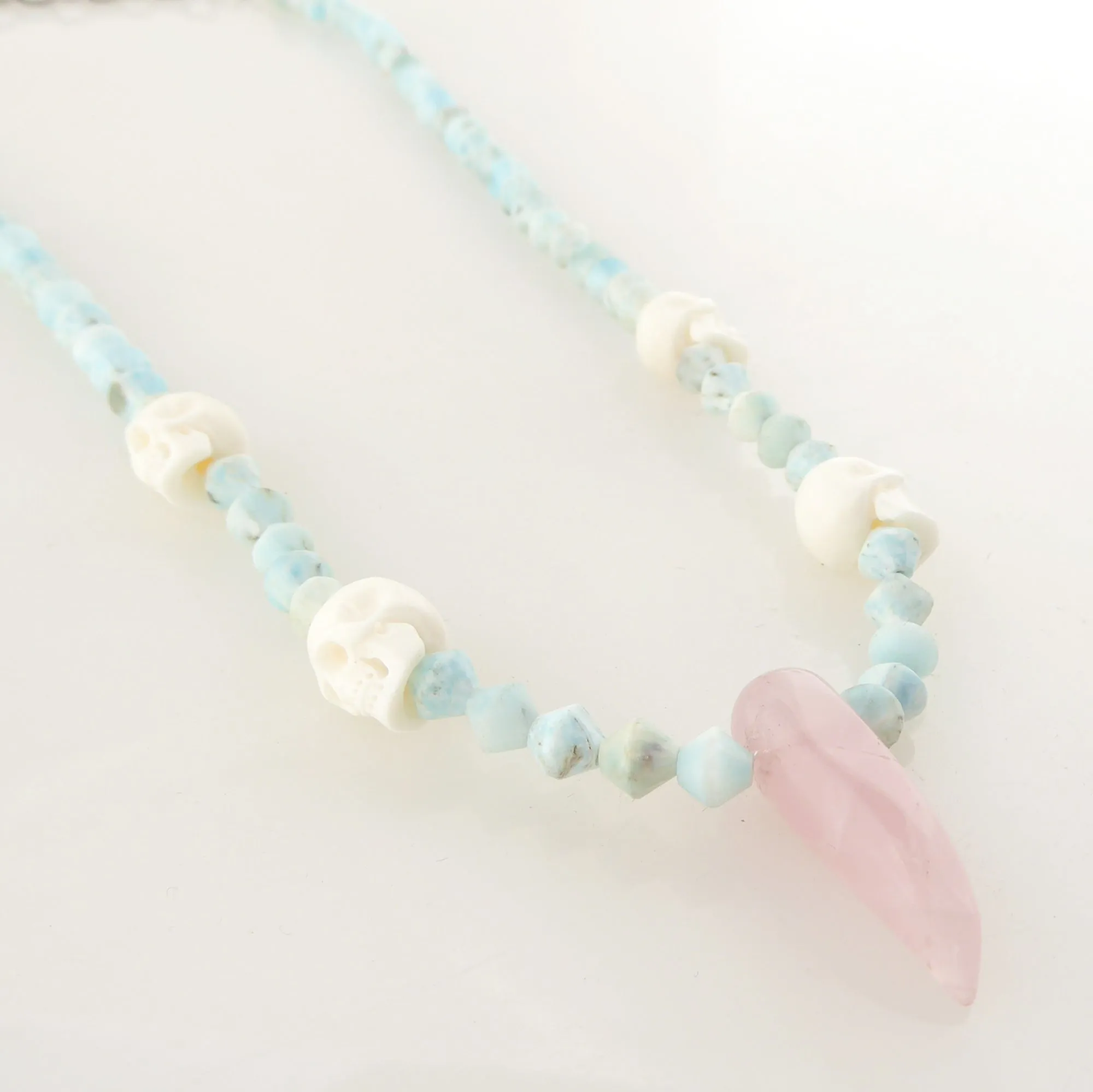 Rose quartz and carved skull necklace