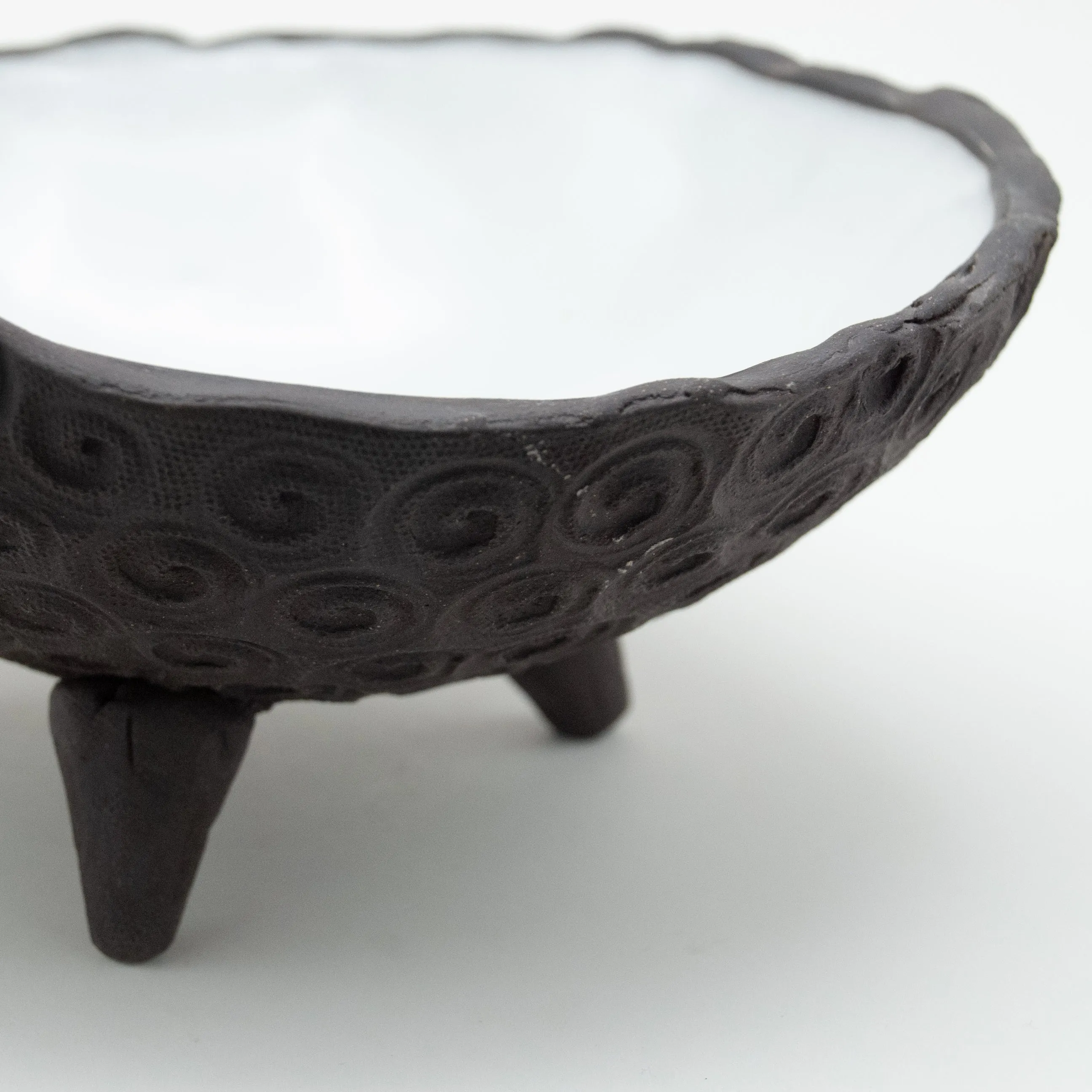 Tri-Pod Bowl 282