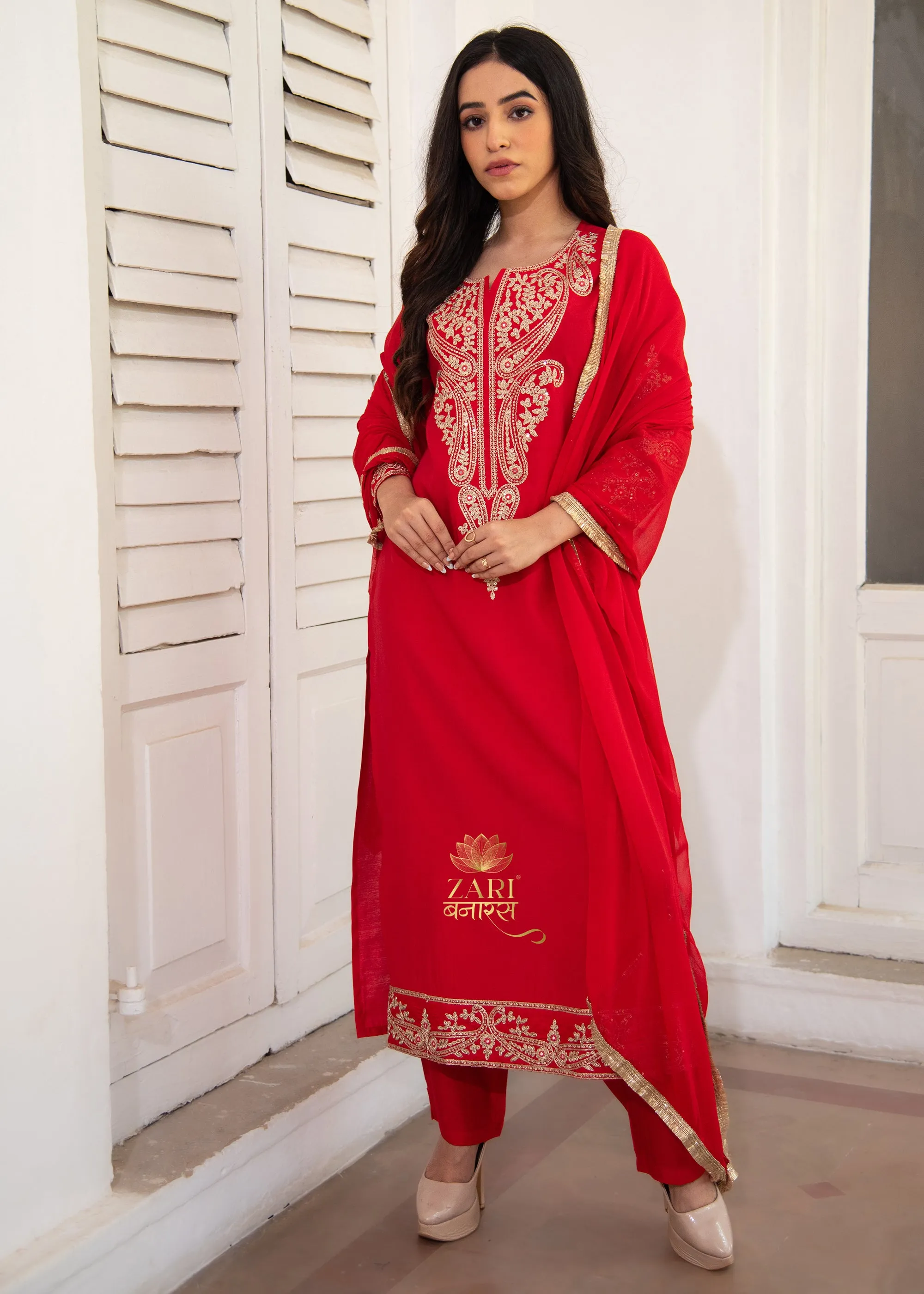 Vermilion Red Vine Adorned Suit-Set of 3