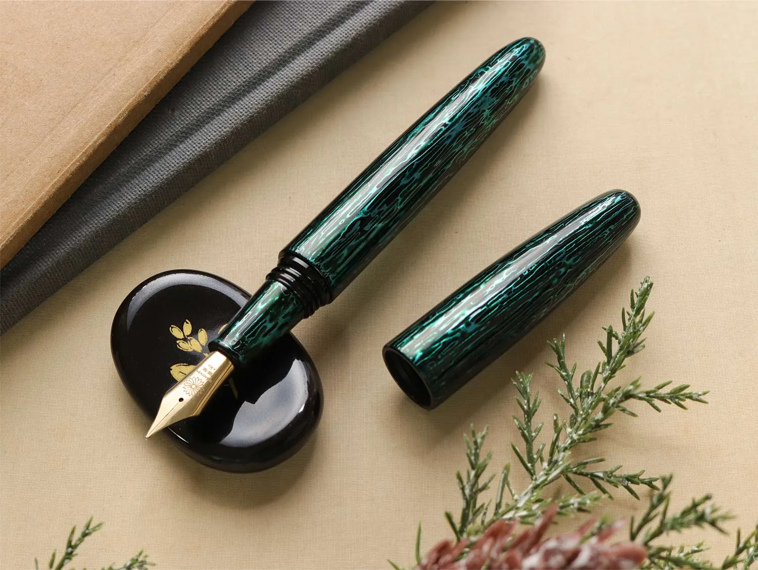 Yakumo-nuri Mon-Urushi - Sazanami