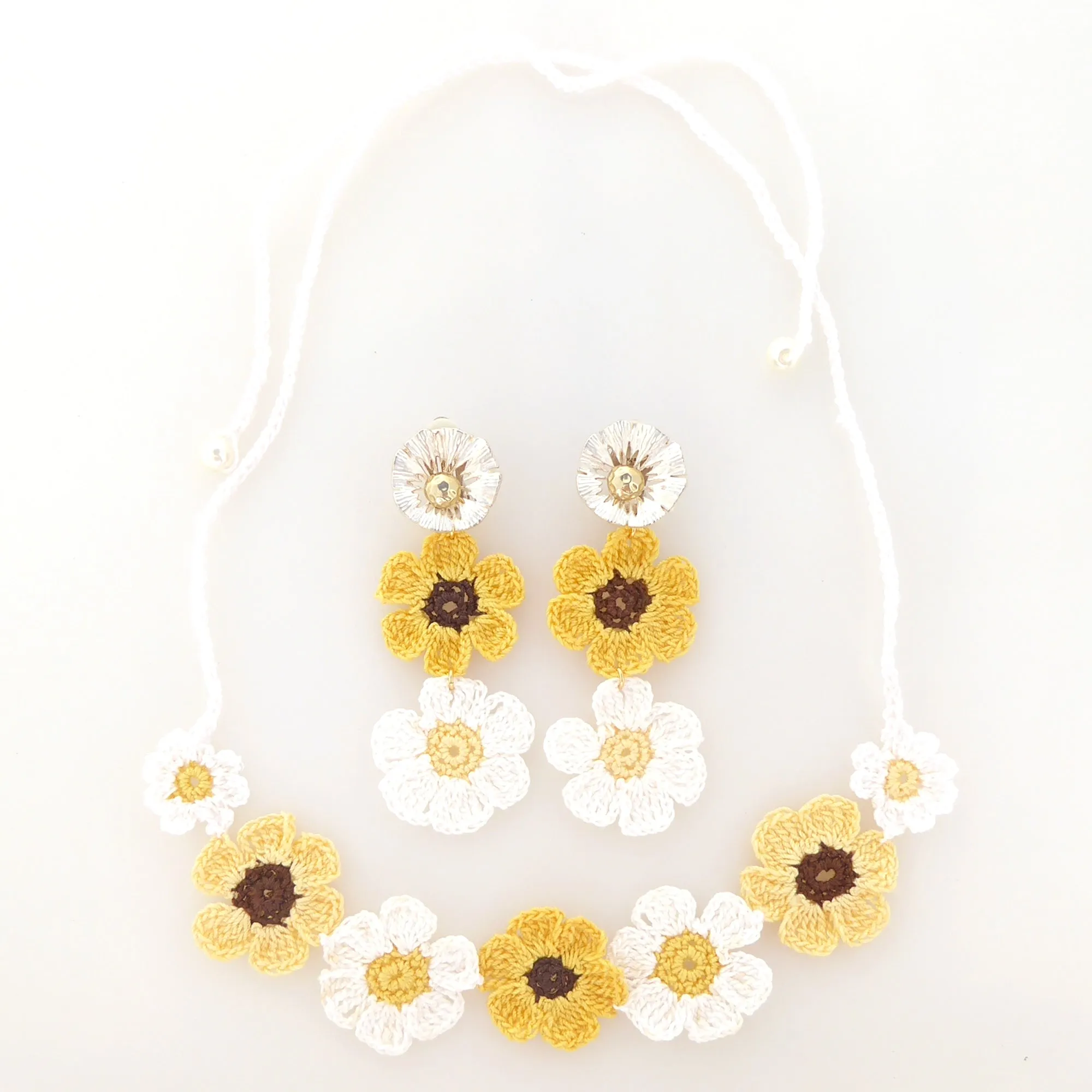 Yellow and white daisy crochet set