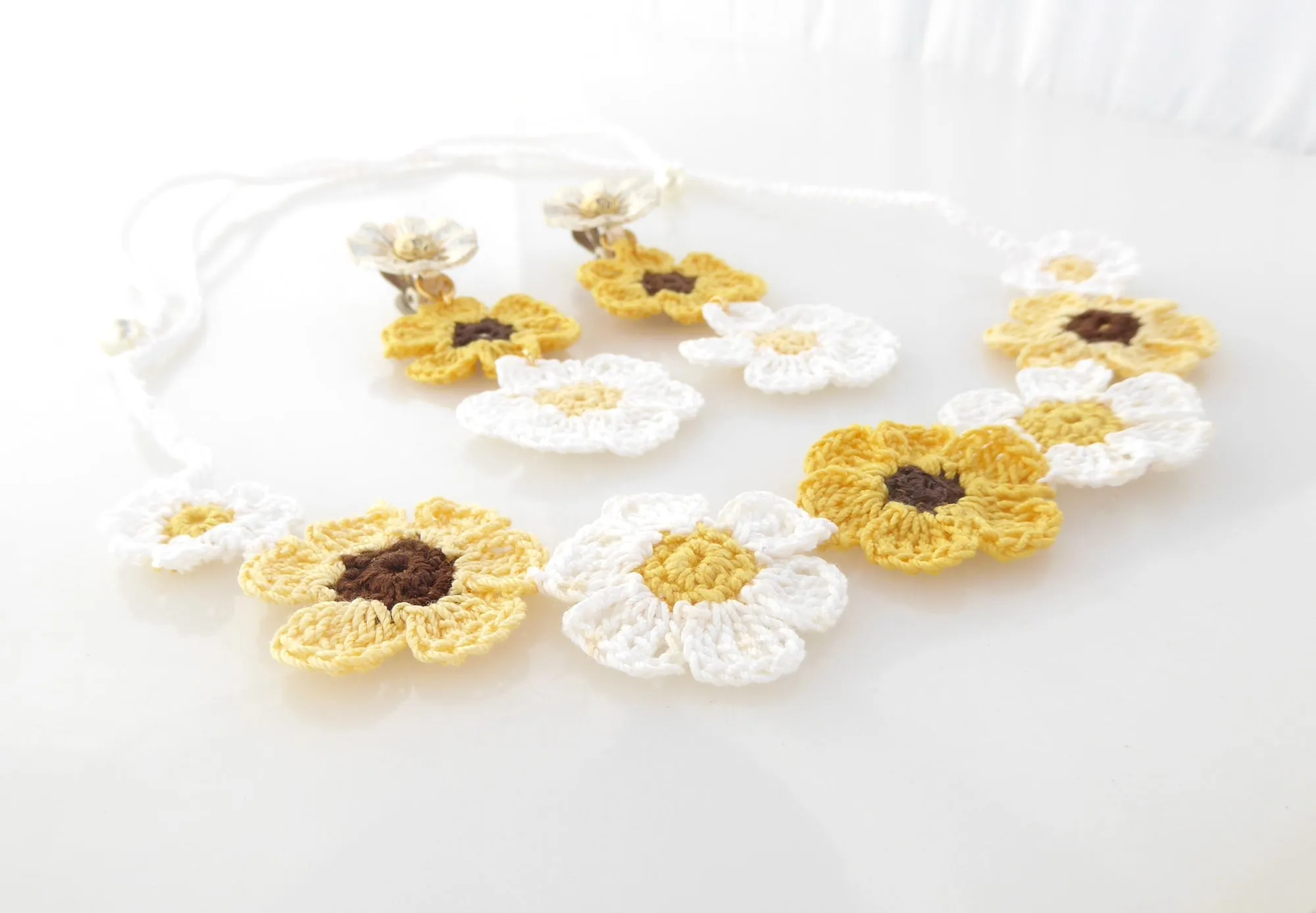 Yellow and white daisy crochet set