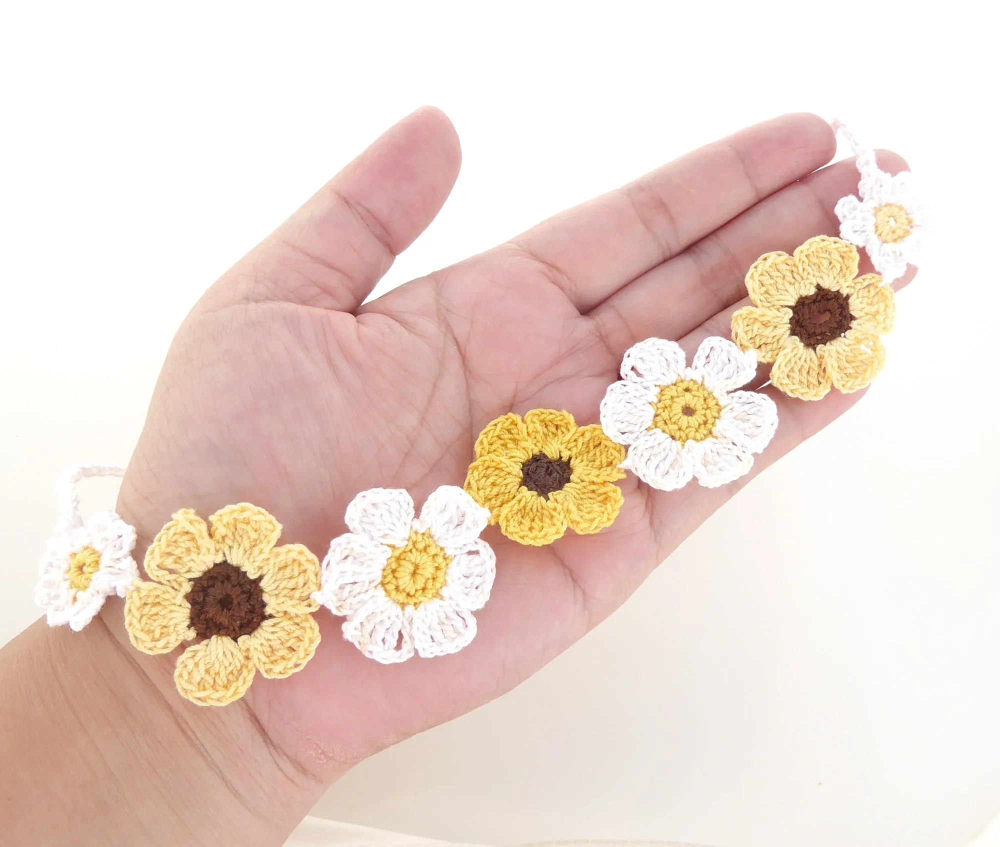 Yellow and white daisy crochet set