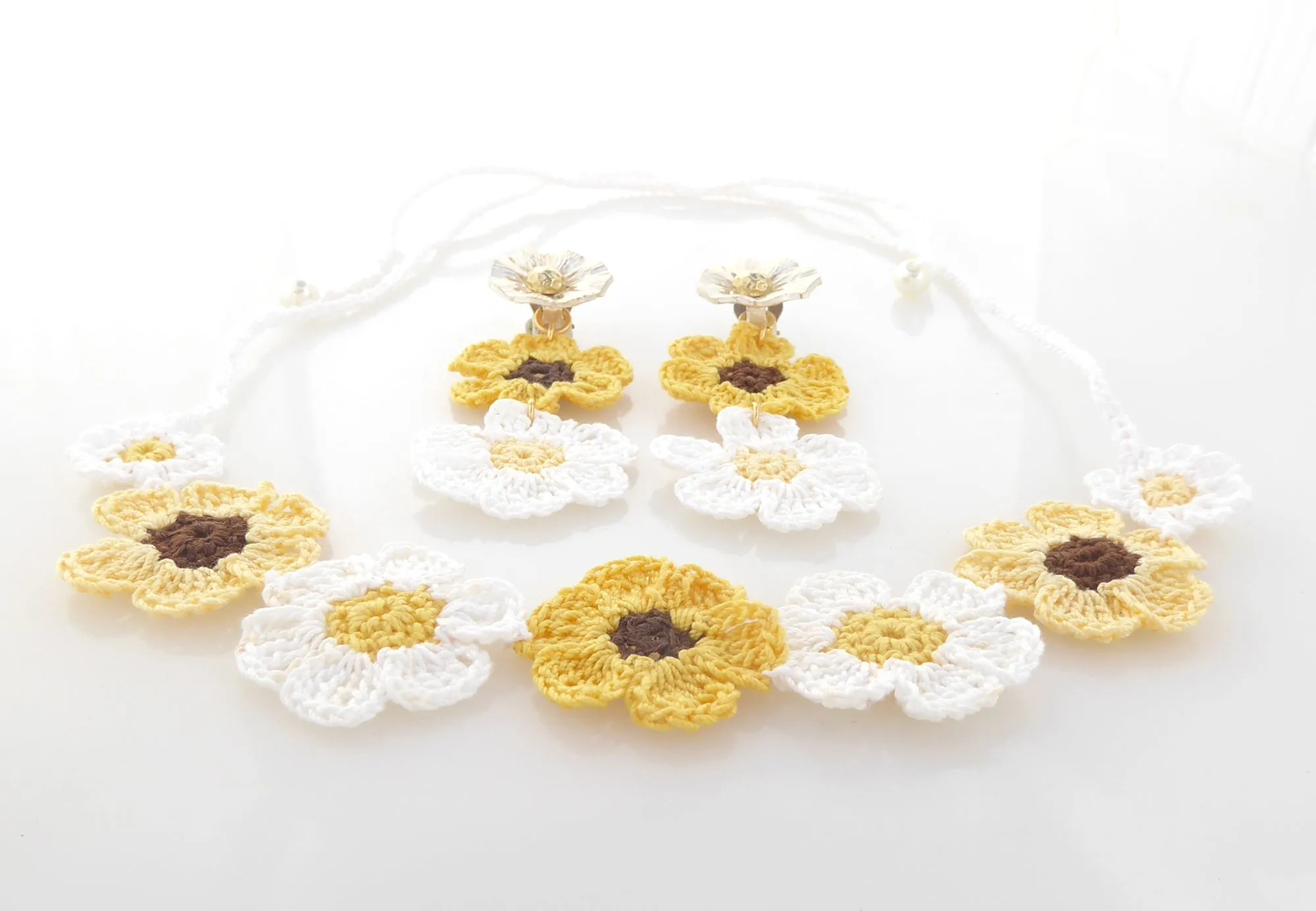 Yellow and white daisy crochet set