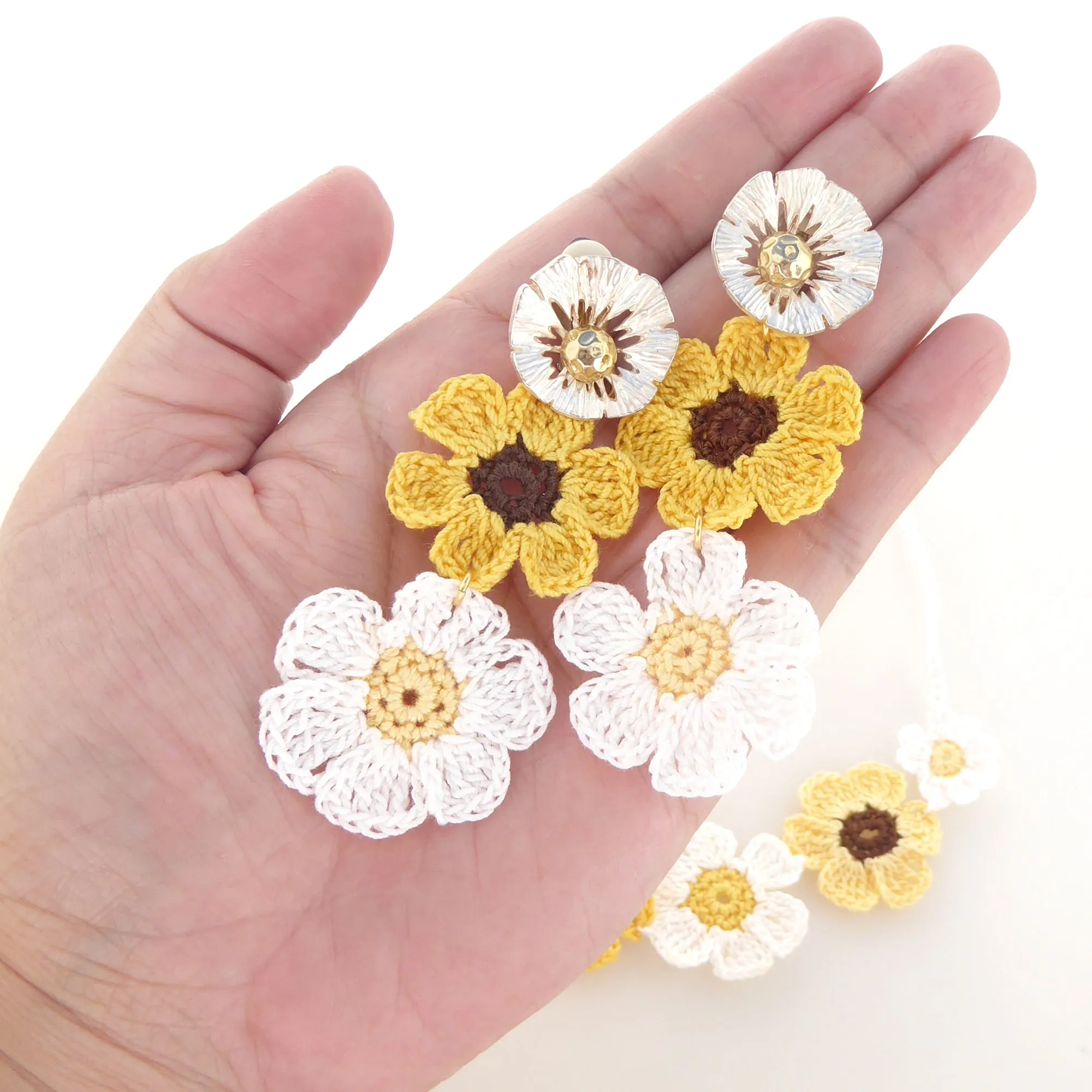 Yellow and white daisy crochet set