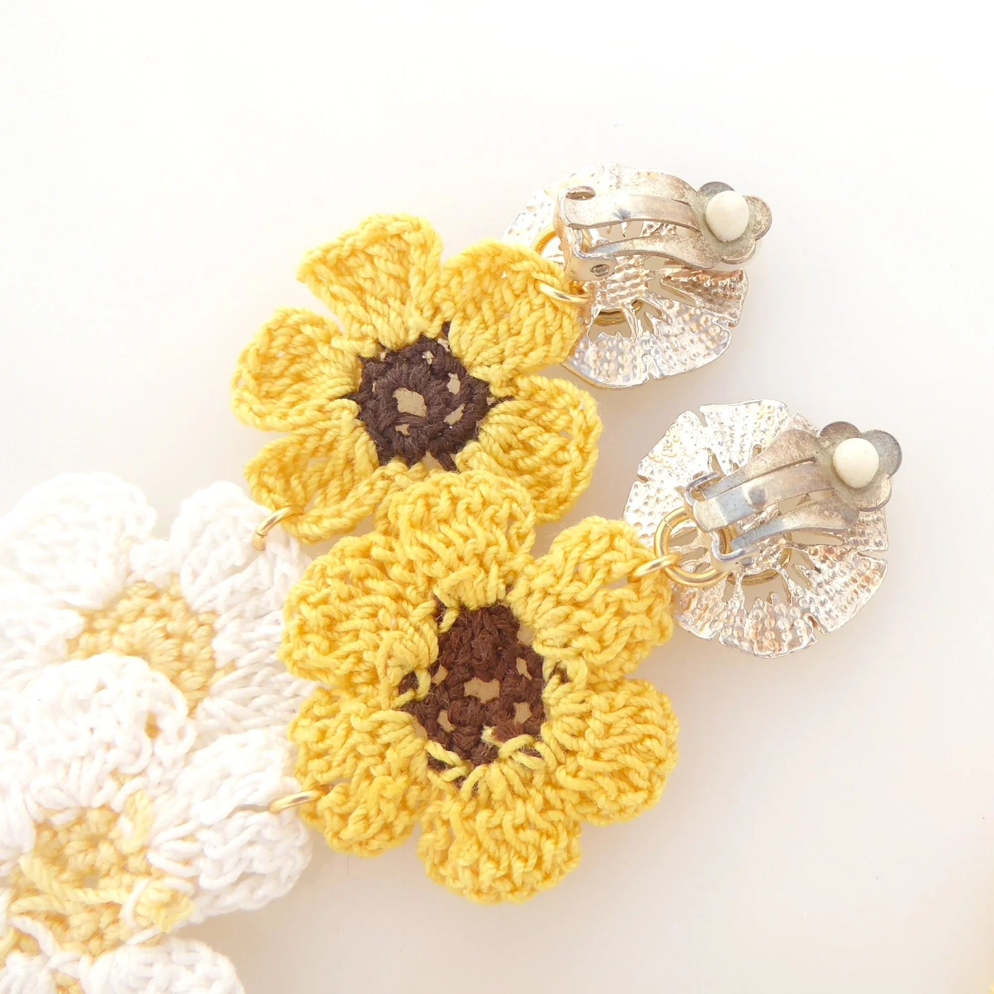 Yellow and white daisy crochet set